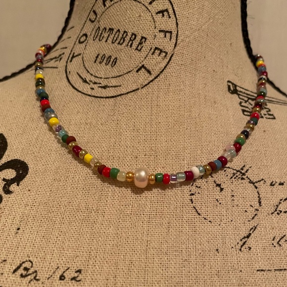 🌈 Rainbow Glass Beaded Necklace with Freshwater Pearl - Picture 3 of 7